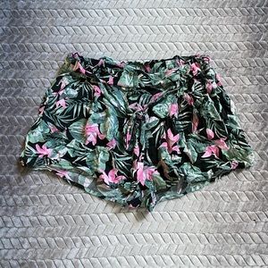 Tropical Pattern Shorts With Tie